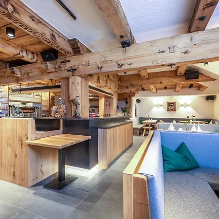 Goldener Stern 압티나우